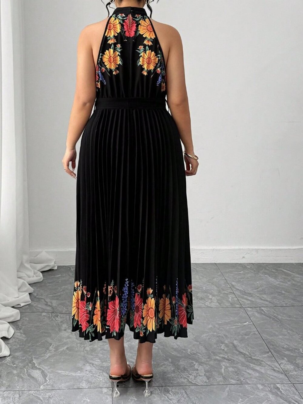 Multicolor Elegant Women's Floral Print Ruched Waist Cinched Halter Dress - Picture 2 of 7